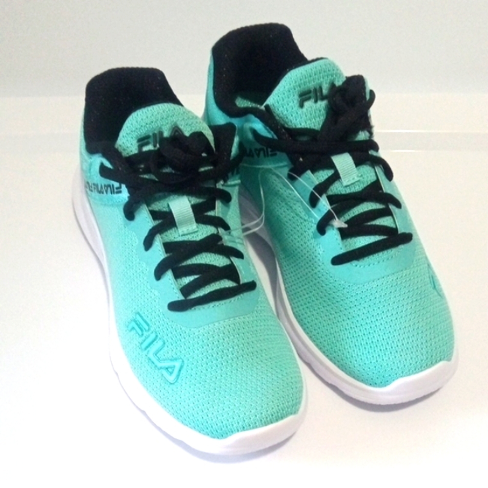FILA MINT GREEN SNEAKERS WITH BLACK LACES SIZE 6.5 NWT